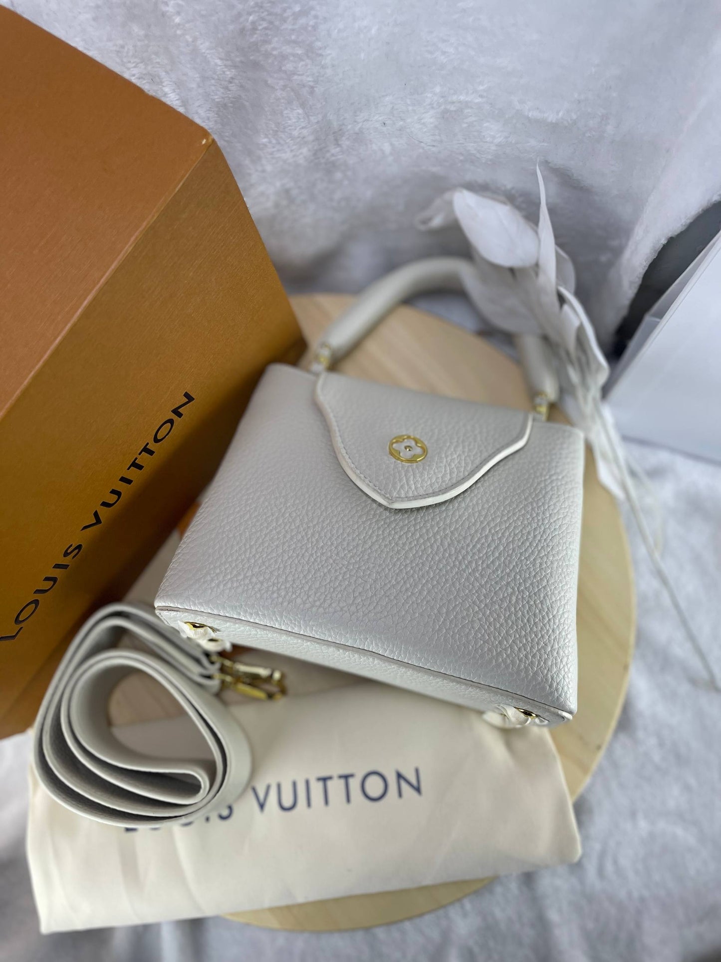 LOUIS VUITTON – Capucines BB