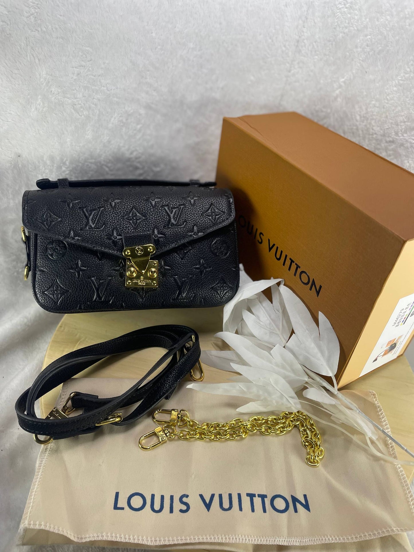 LOUIS VUITTON – Pochette Métis East West
