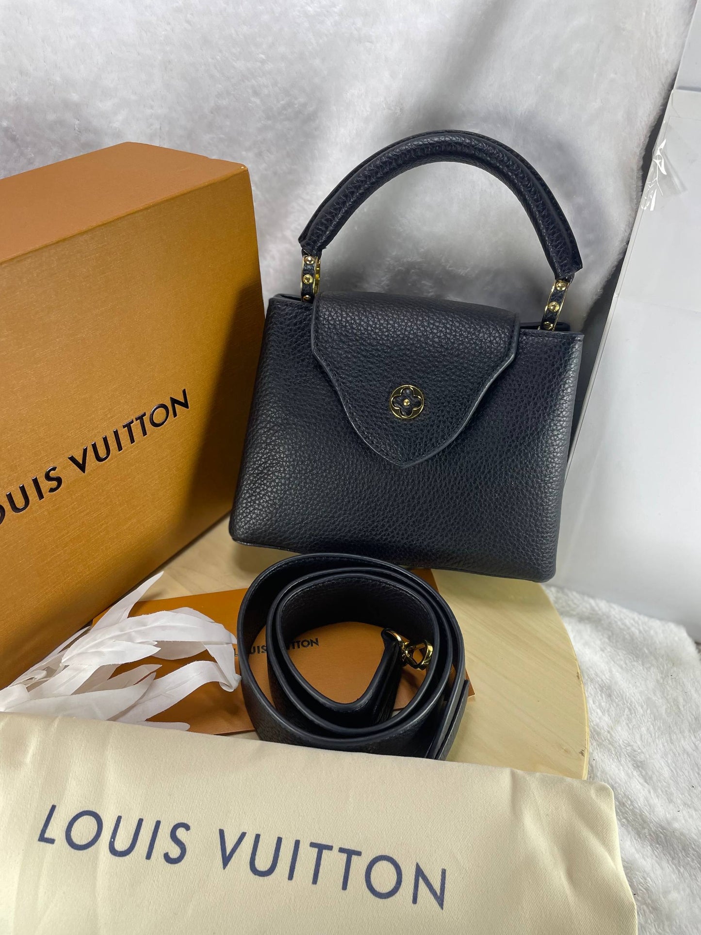 LOUIS VUITTON – Capucines BB
