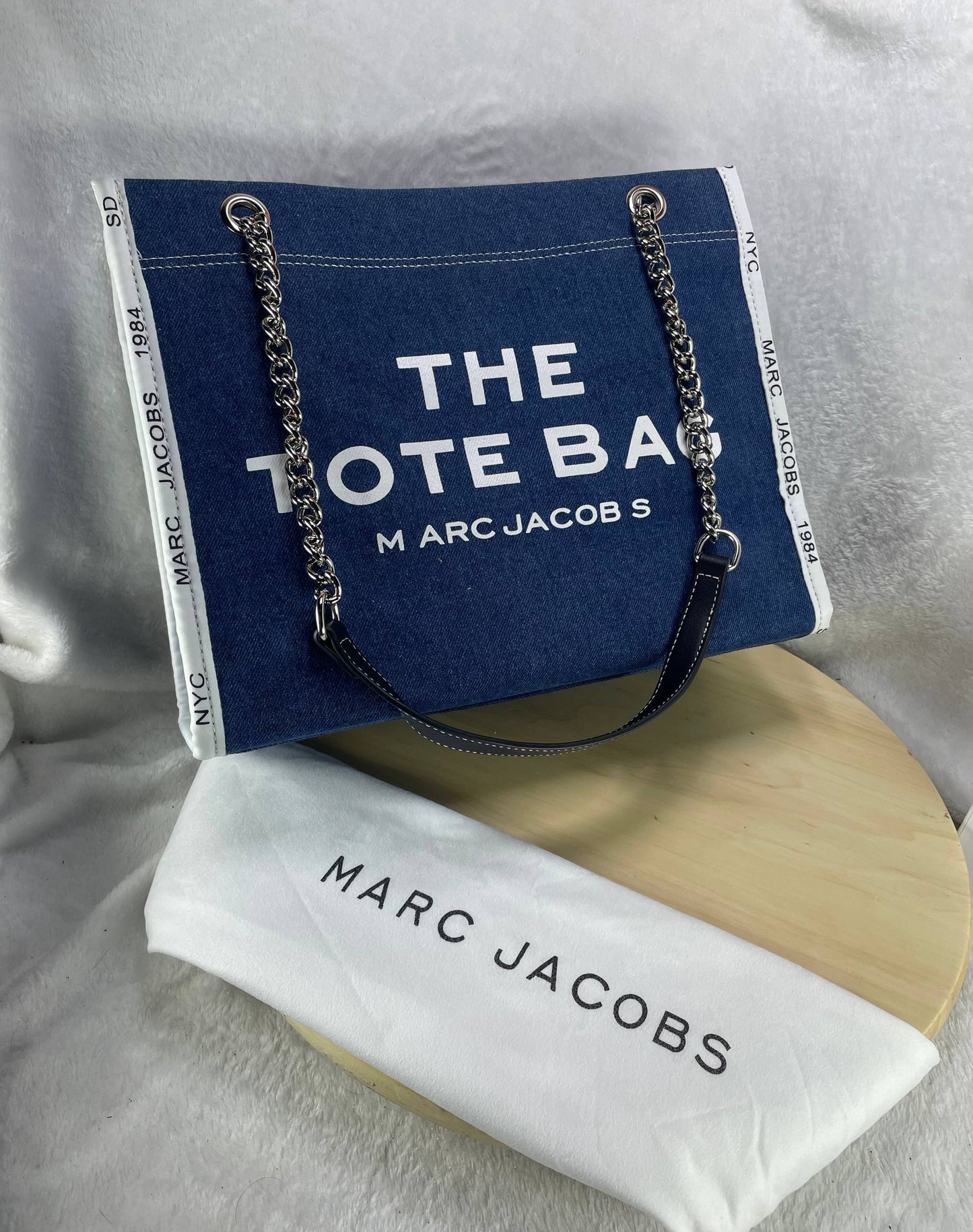 MARC JACOBS – The Denim Chain