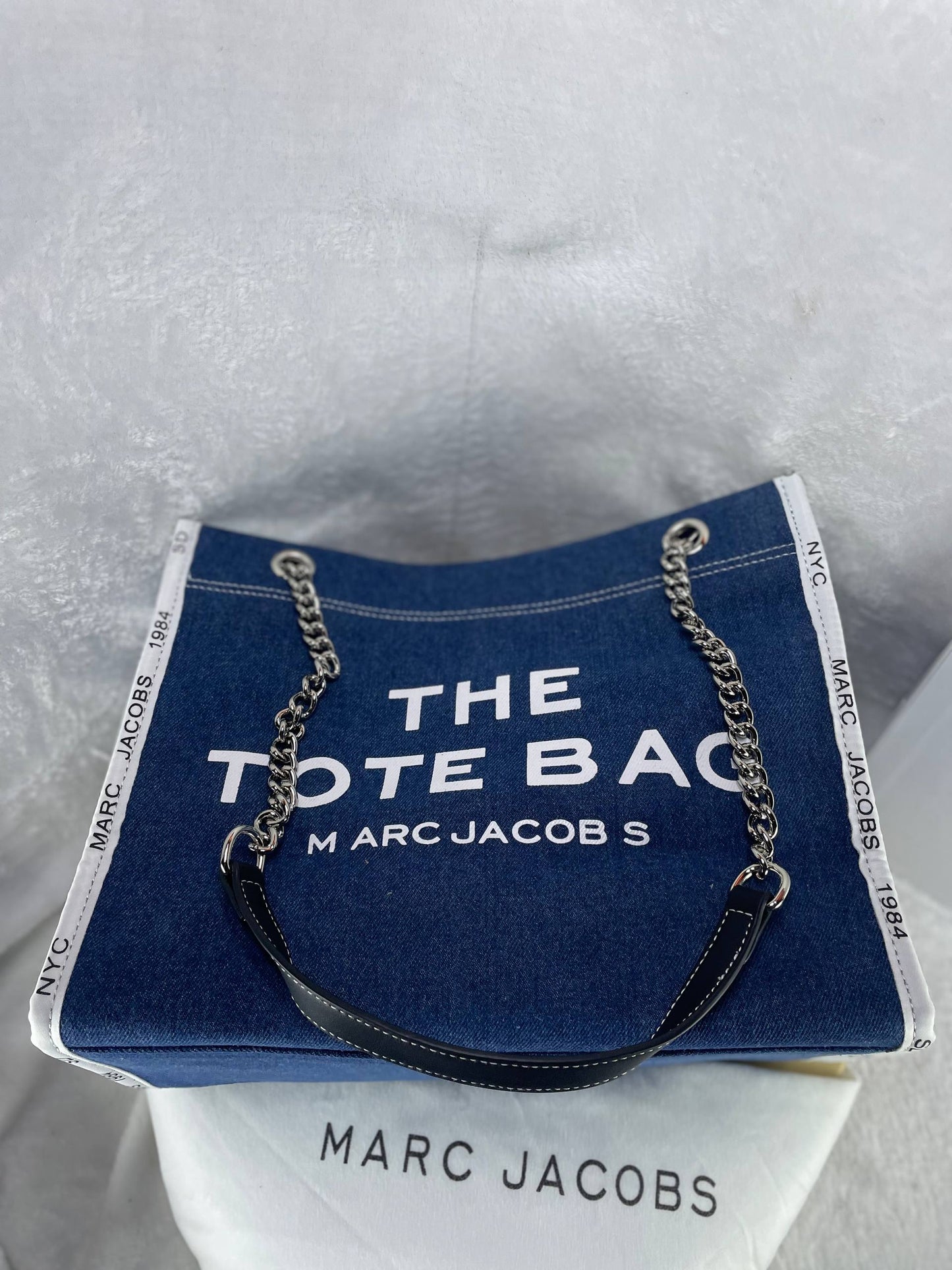 MARC JACOBS – The Denim Chain