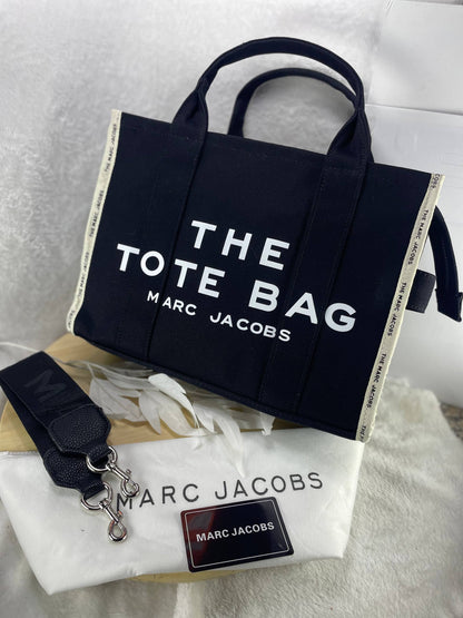 MARC JACOBS – The Denim Chain