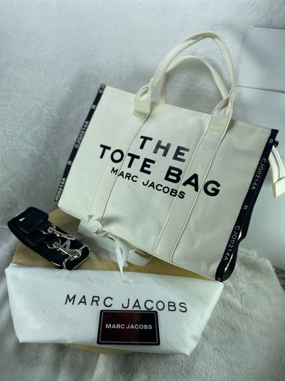 MARC JACOBS – The Denim Chain