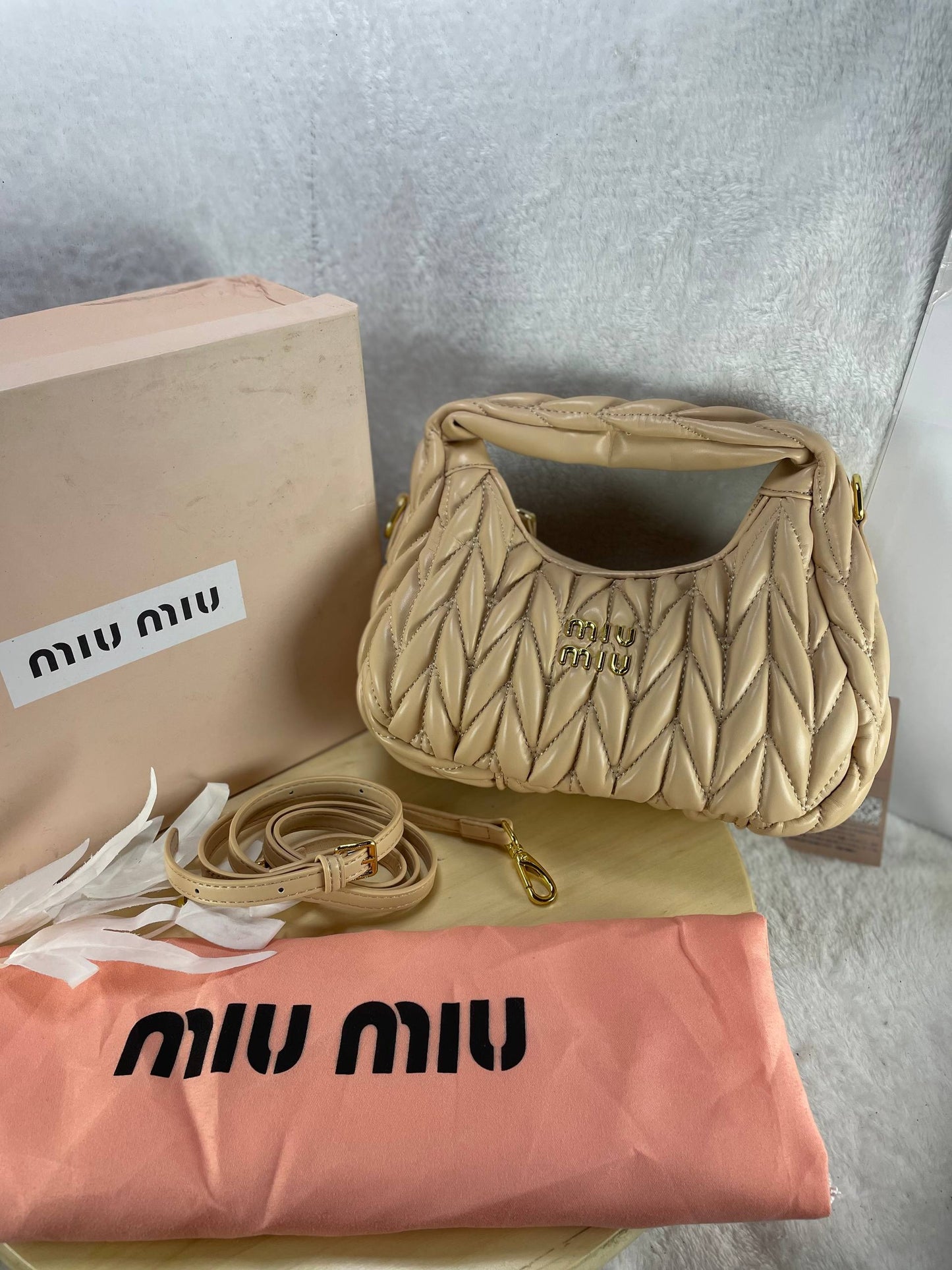 MIU MIU – Wander